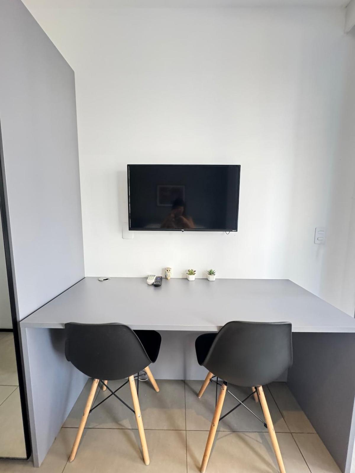 218 - Ap Moema | Prox Metro E Ibira! A/c, Wifi, Academia Apartamento São Paulo